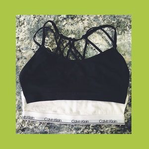 Sports bra pack of two!!